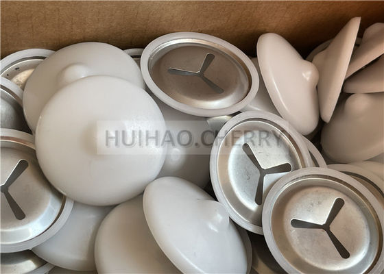 সাদা পলিক্যাপ সহ 304 গ্রেড স্টেইনলেস স্টিল সাউন্ড ইনসুলেশন ক্লিপ, 38 মিমি সিডি ওয়েল্ড পিনে মাউন্ট করা হয়েছে