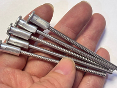 জাহাজ নির্মাণ বা মেরামতের জন্য বিমেটালিক পিন